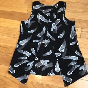 Express split back tank top, feather print.